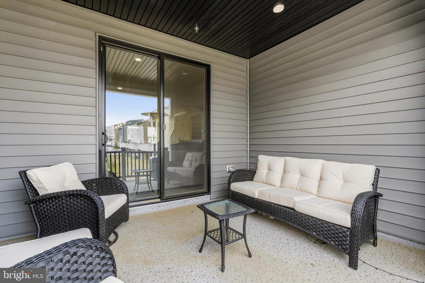 16007 Hyde Park Pl Property Photo 32