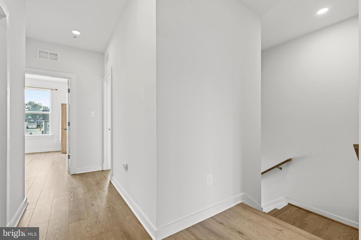 16007 Hyde Park Pl Property Photo 34