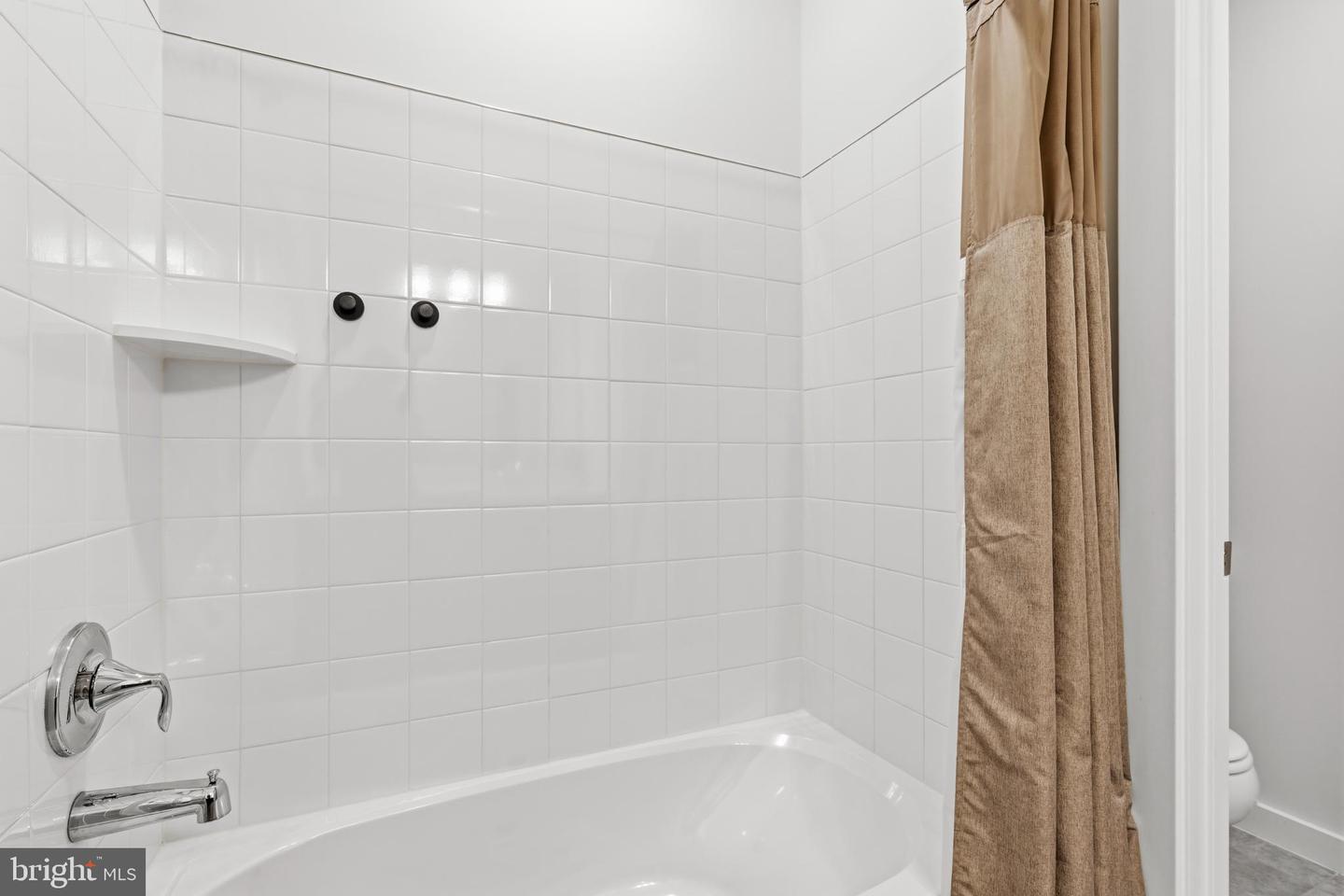 16007 Hyde Park Pl Property Photo 37