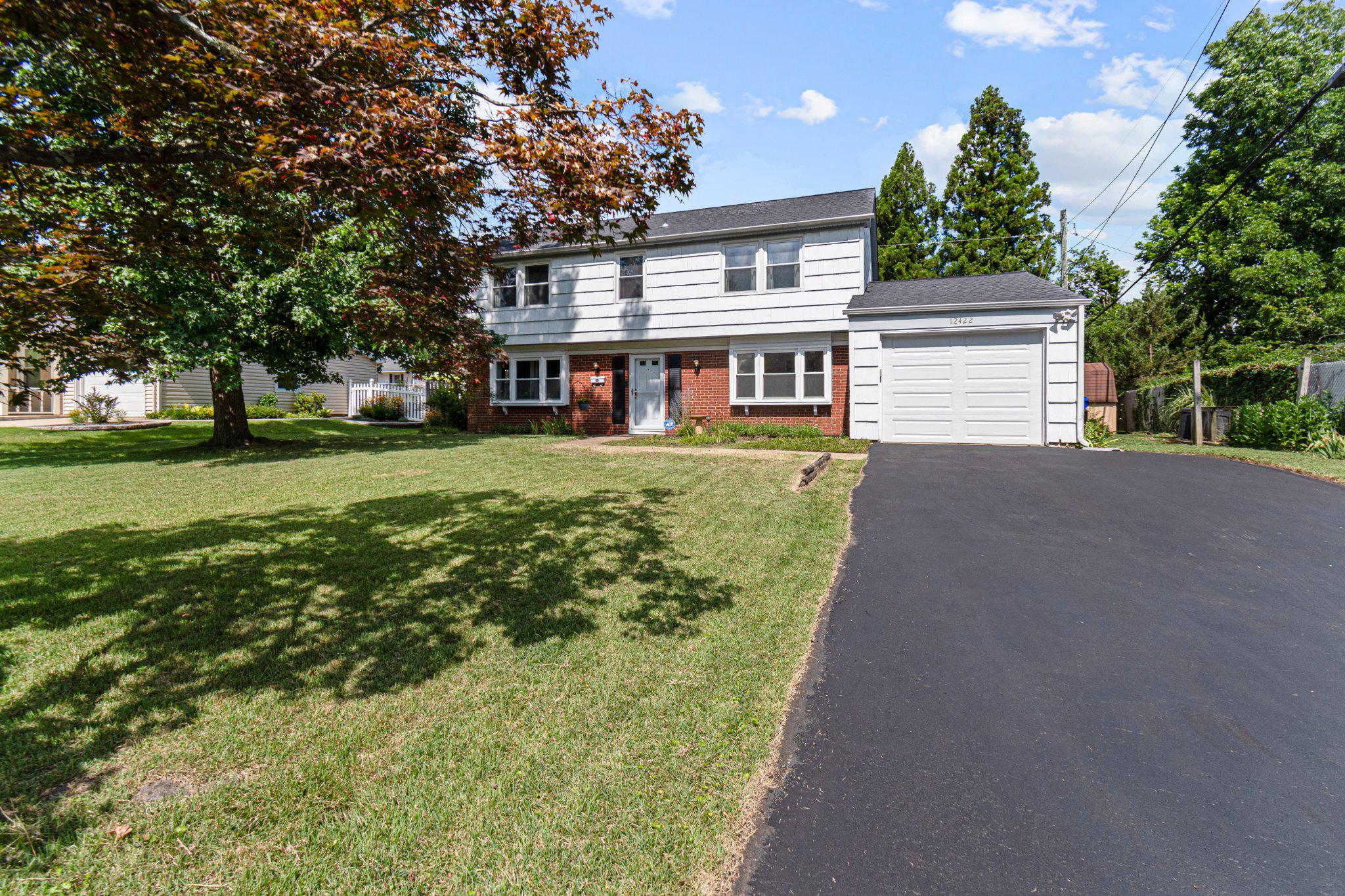 12422 Sarah Ln Property Photo 2