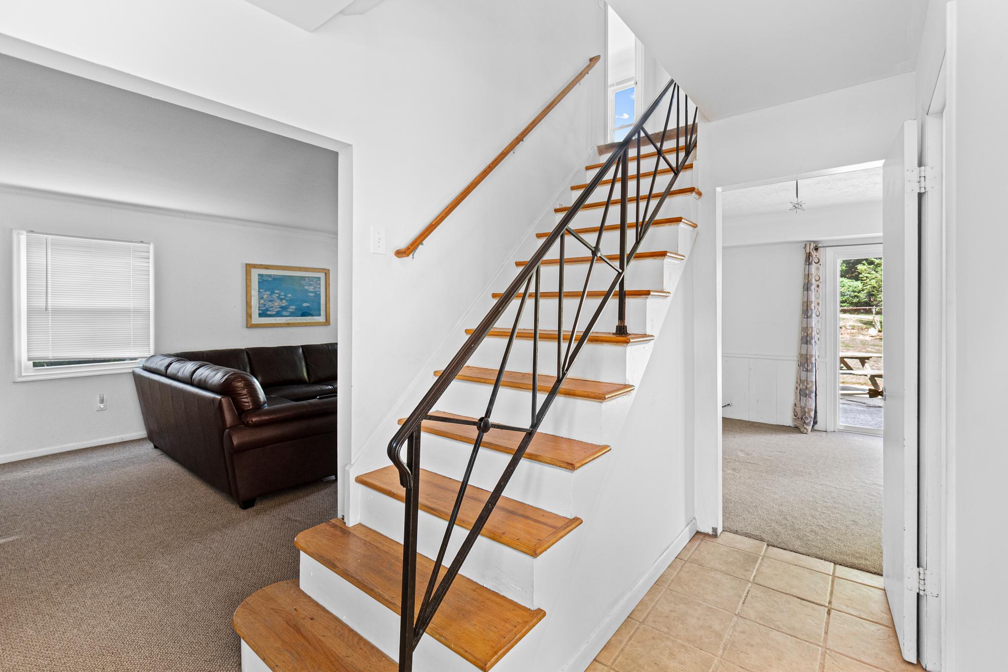 12422 Sarah Ln Property Photo 3