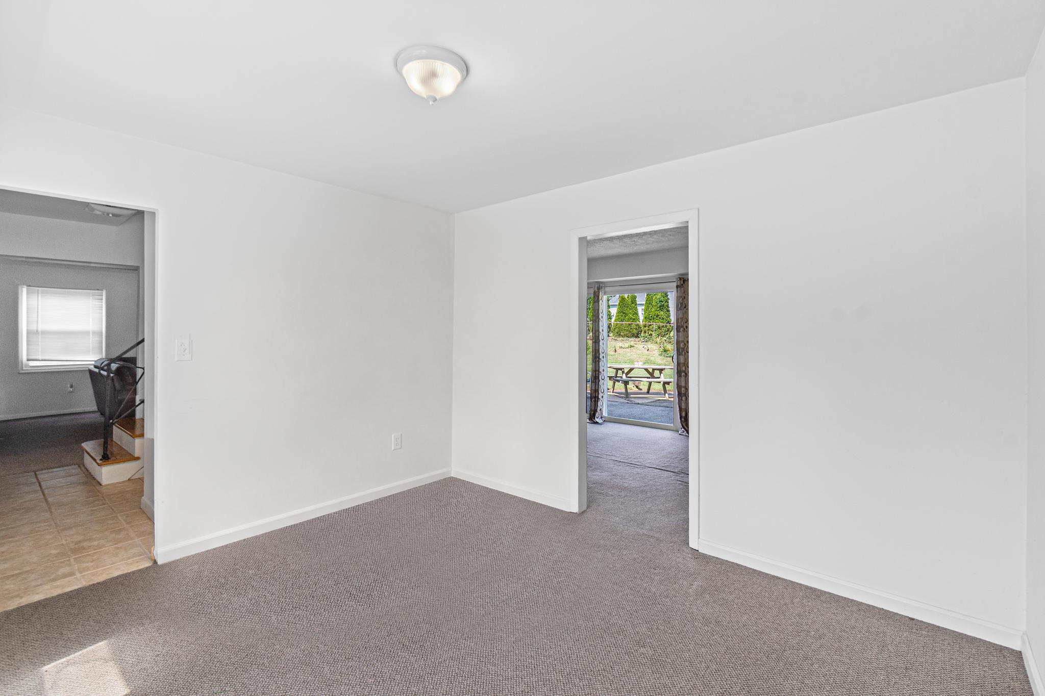 12422 Sarah Ln Property Photo 10