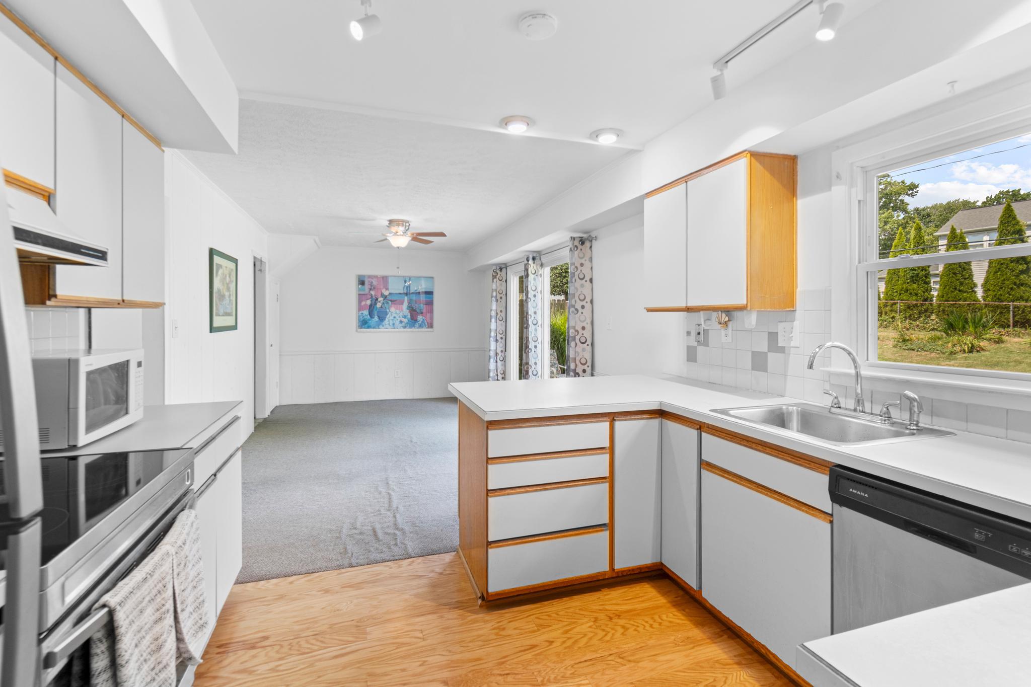 12422 Sarah Ln Property Photo 15