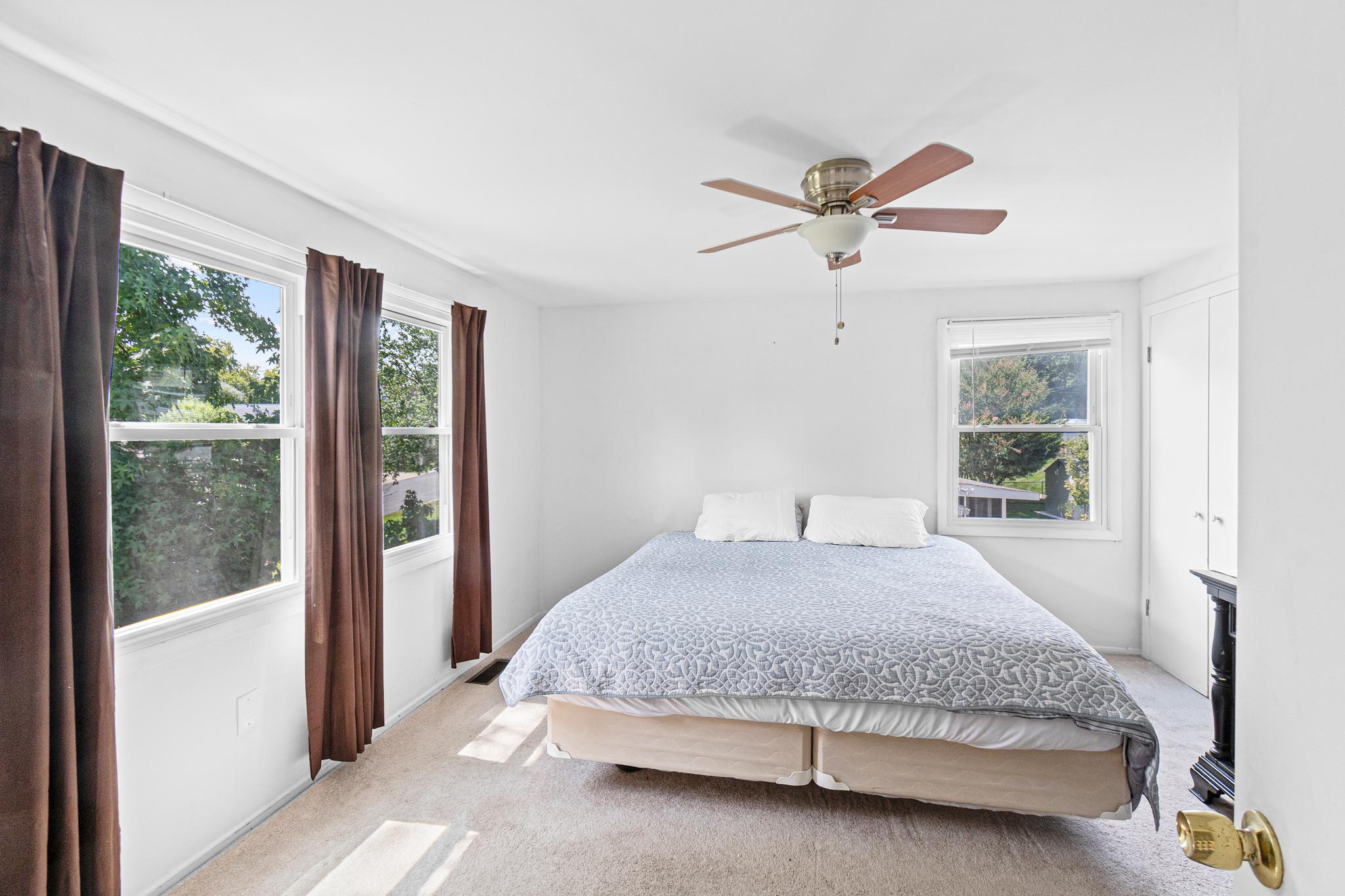 12422 Sarah Ln Property Photo 21