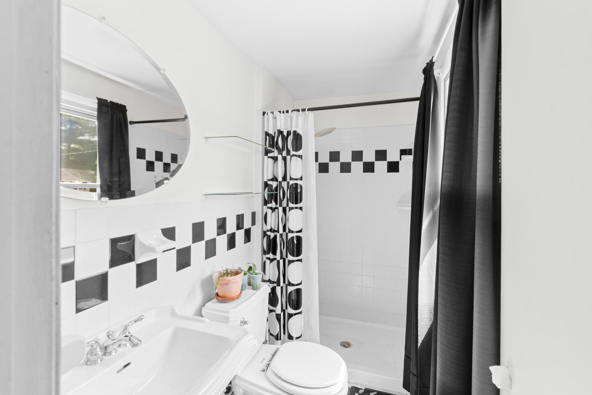 12422 Sarah Ln Property Photo 25