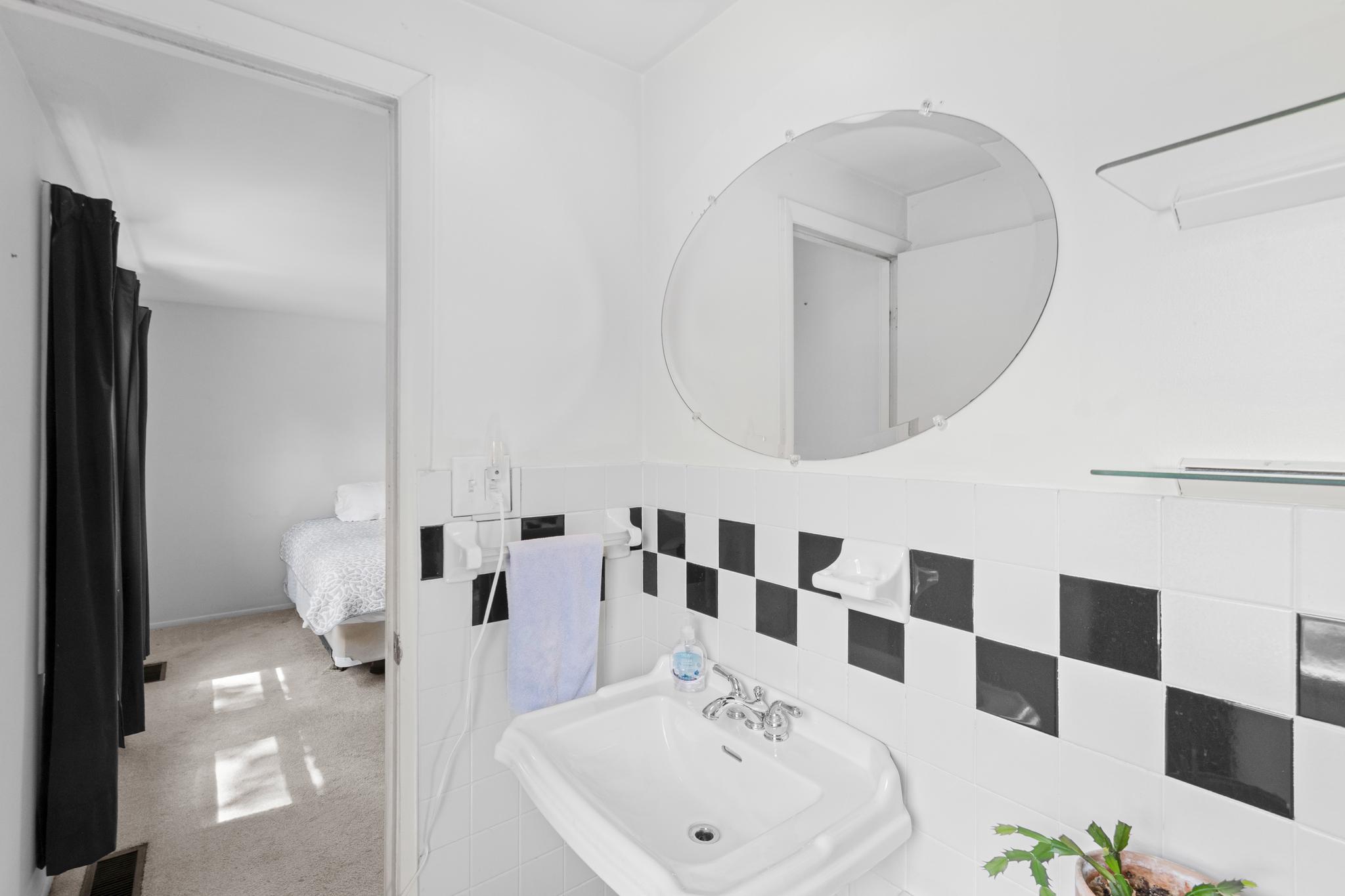 12422 Sarah Ln Property Photo 26