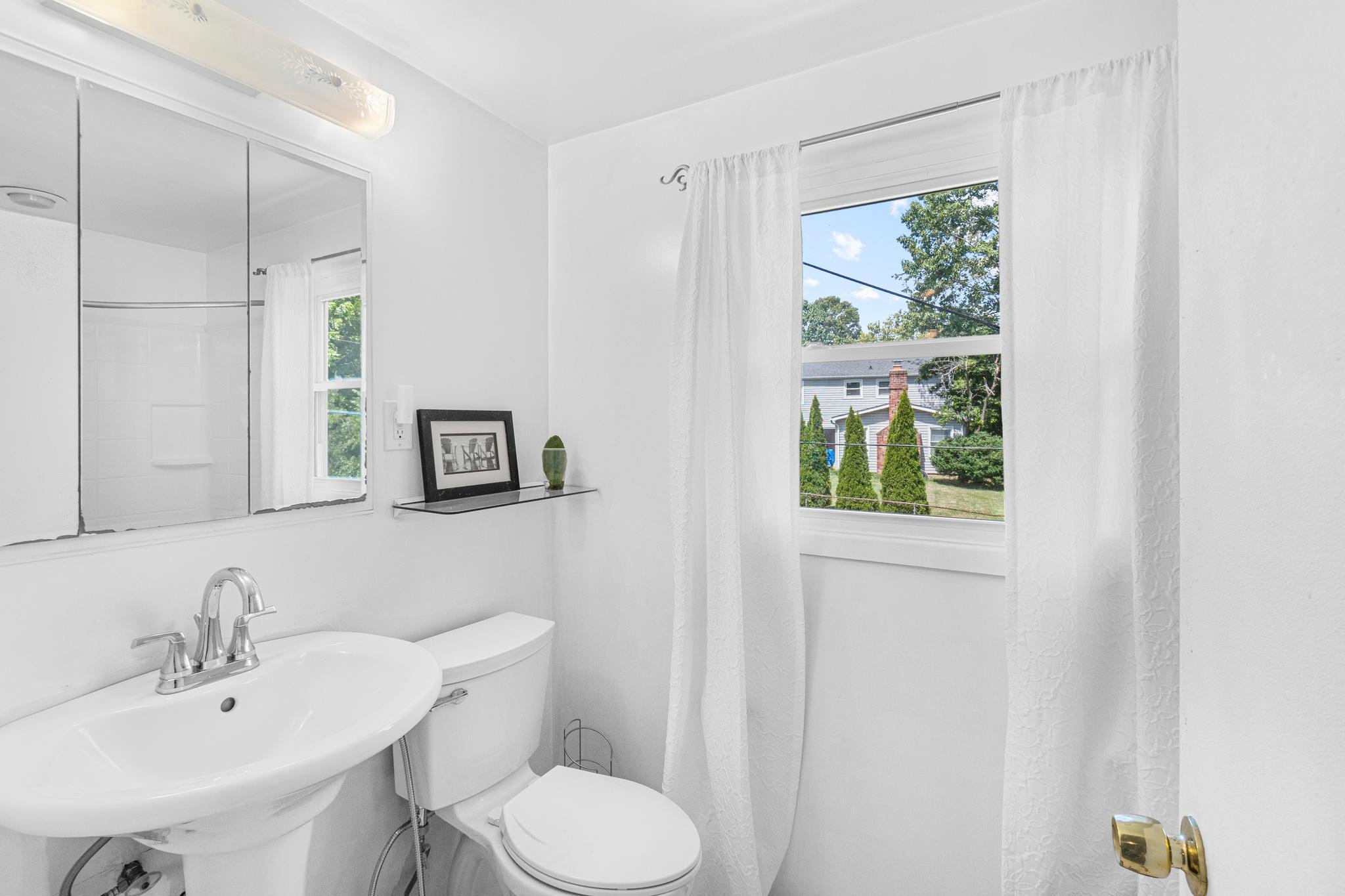 12422 Sarah Ln Property Photo 29