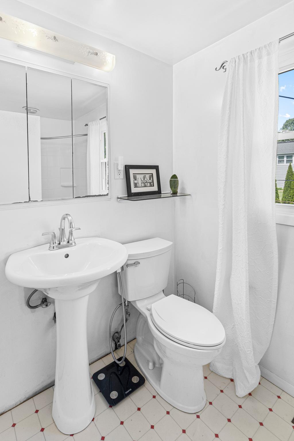 12422 Sarah Ln Property Photo 30