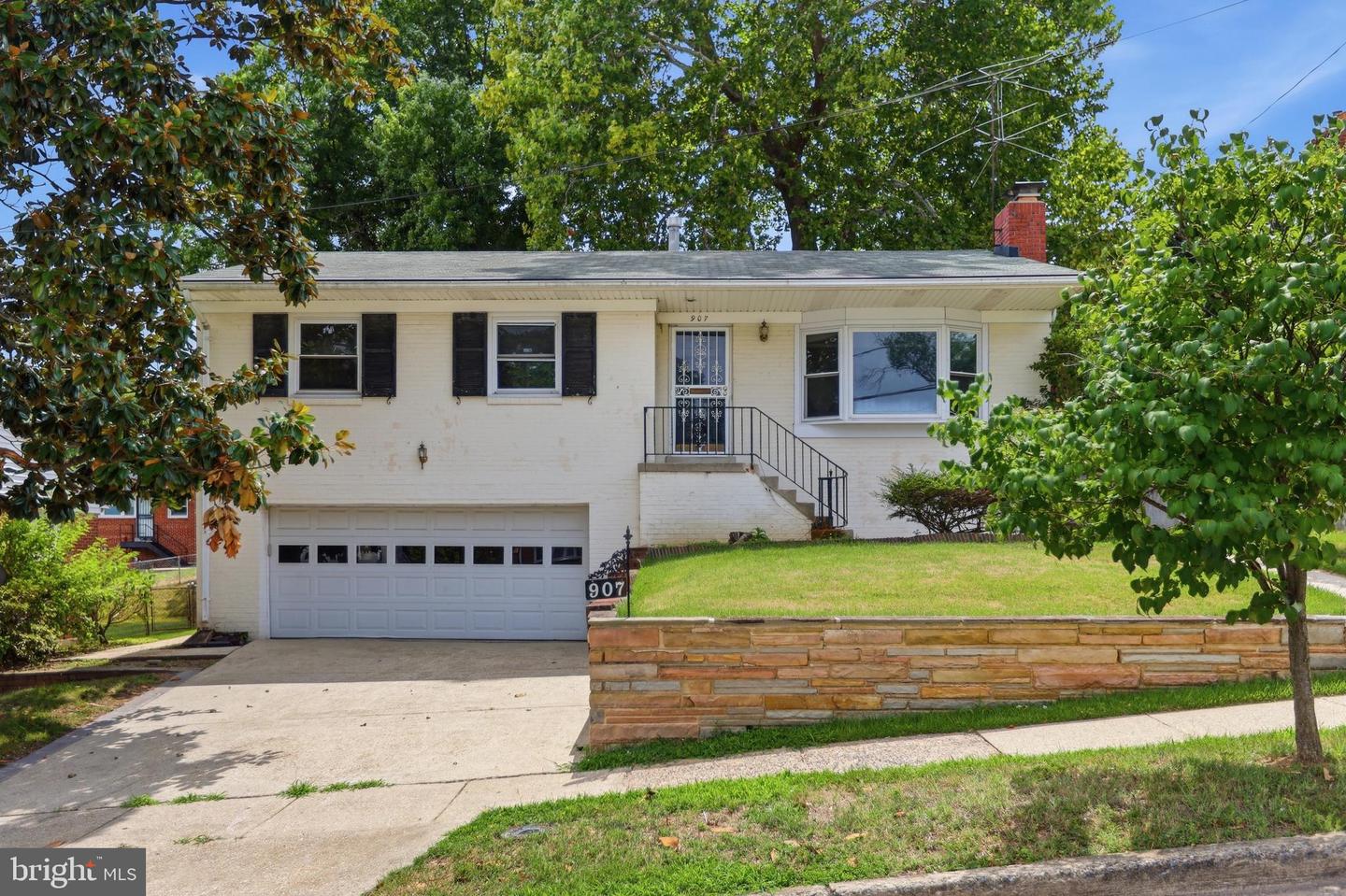 907 Luray Pl Property Photo 1