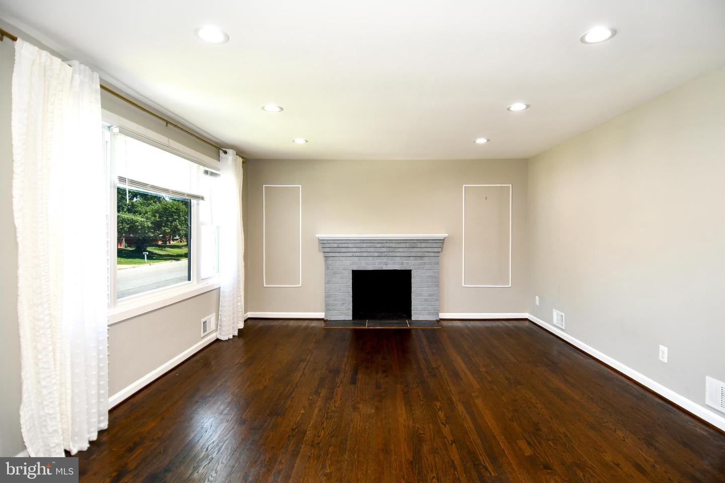 5815 Arbroath Dr Property Photo 4
