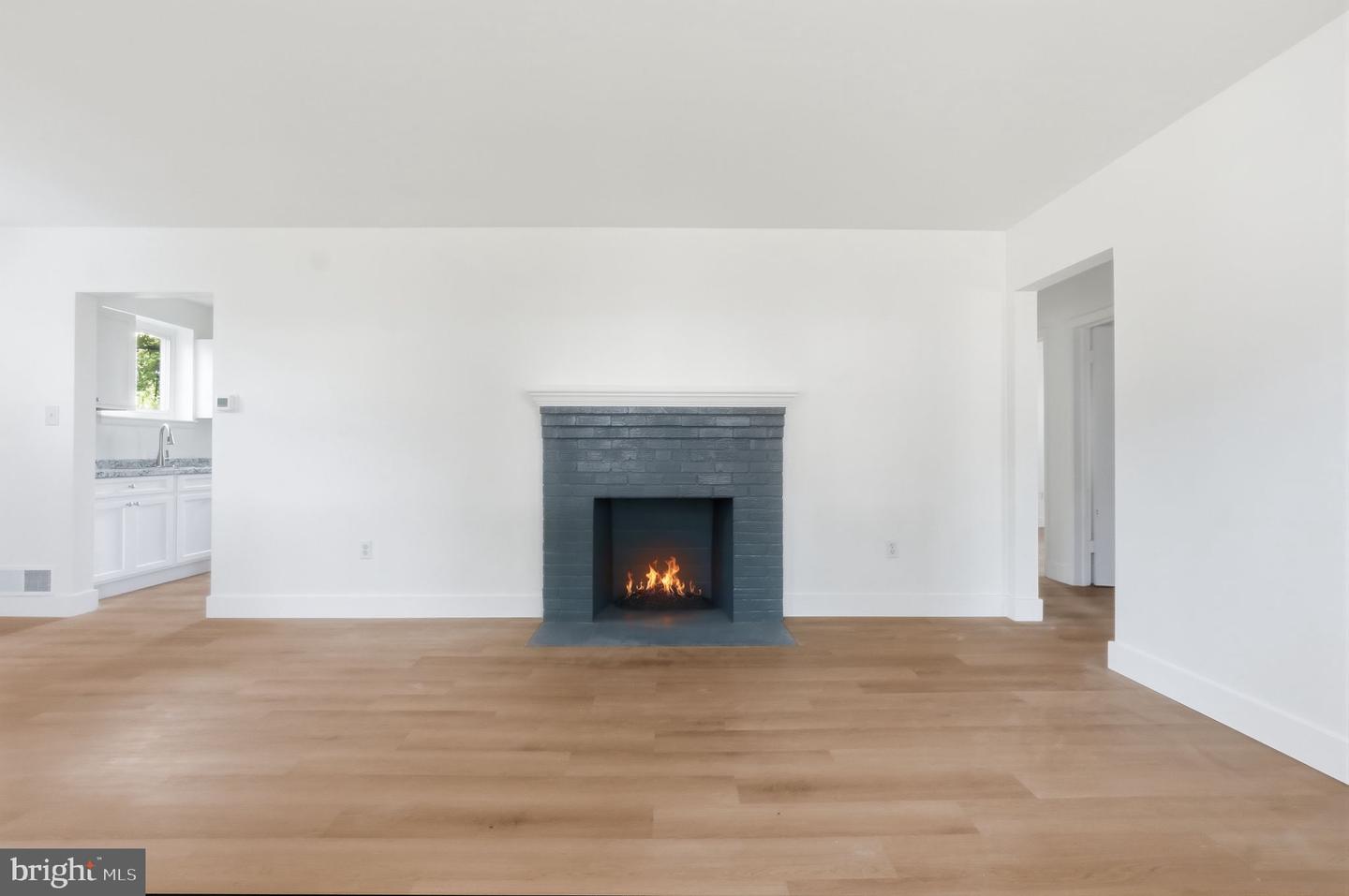 7005 Halleck St Property Photo 5