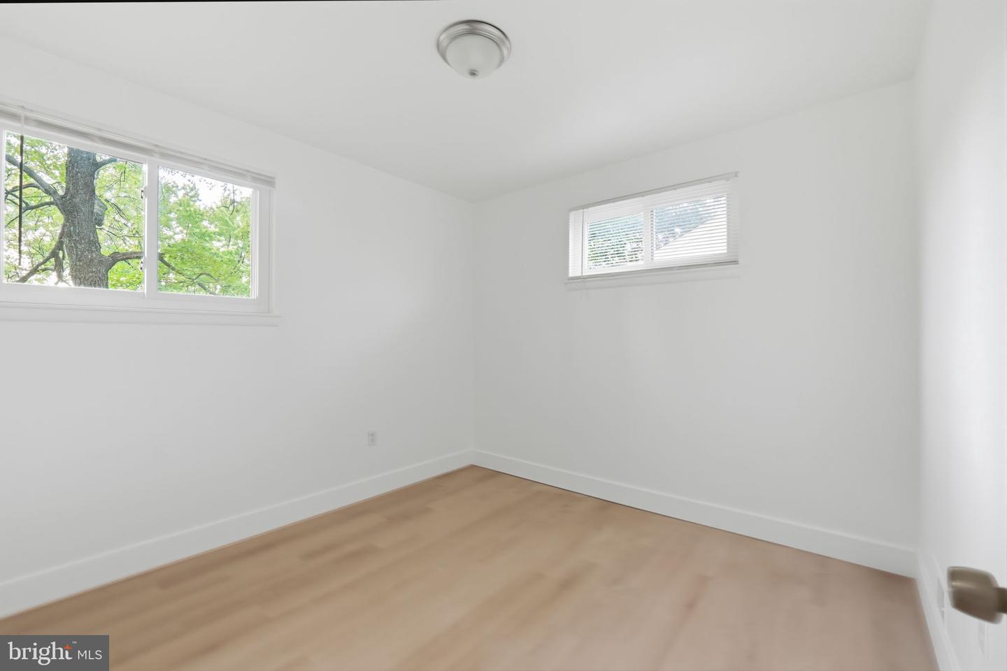 7005 Halleck St Property Photo 12