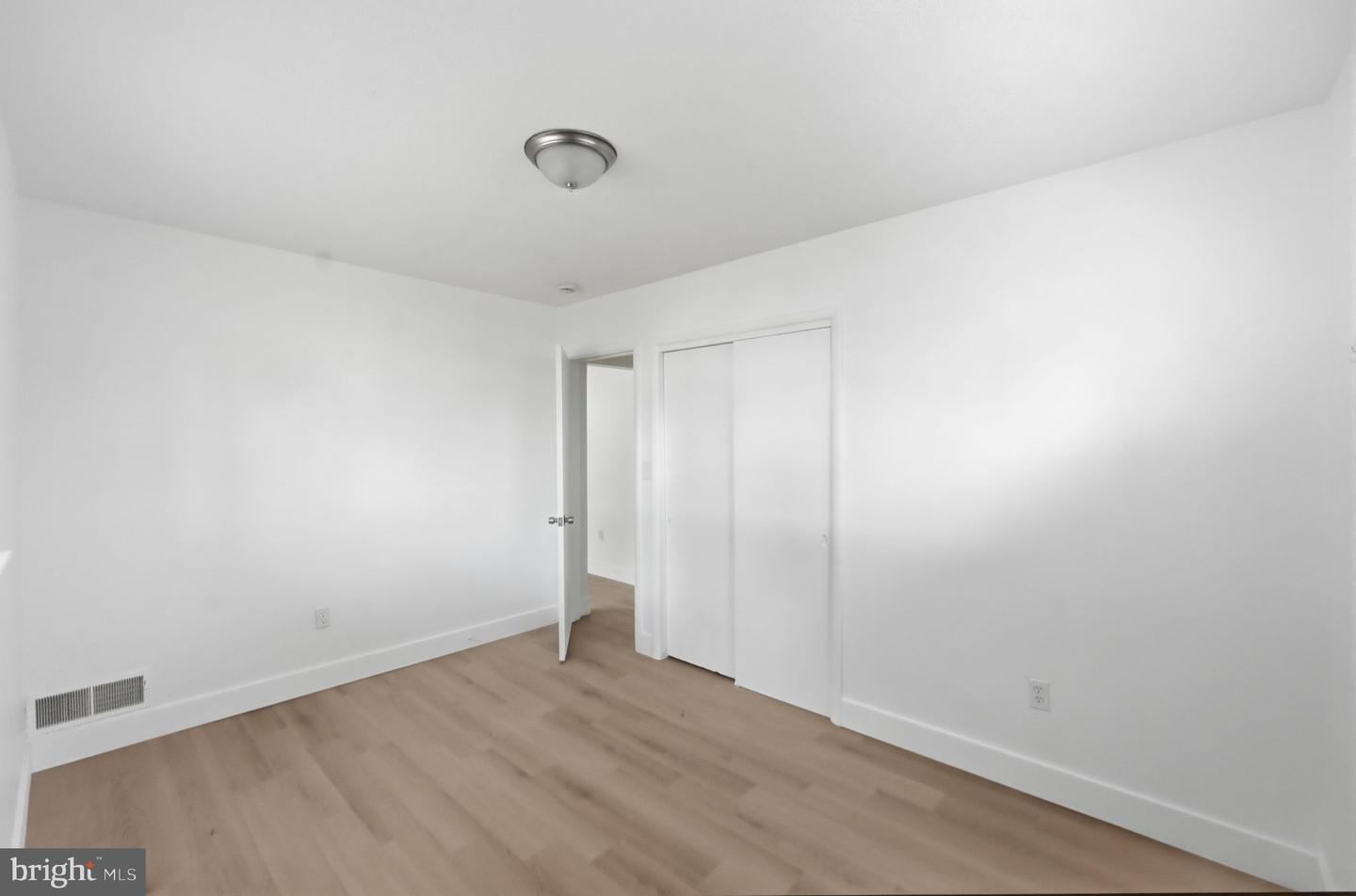 7005 Halleck St Property Photo 14