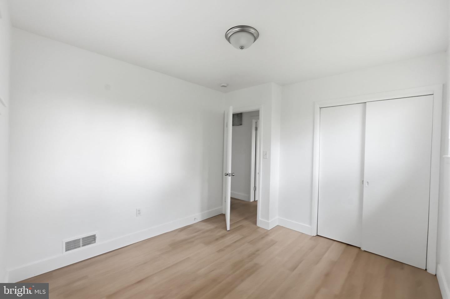 7005 Halleck St Property Photo 16