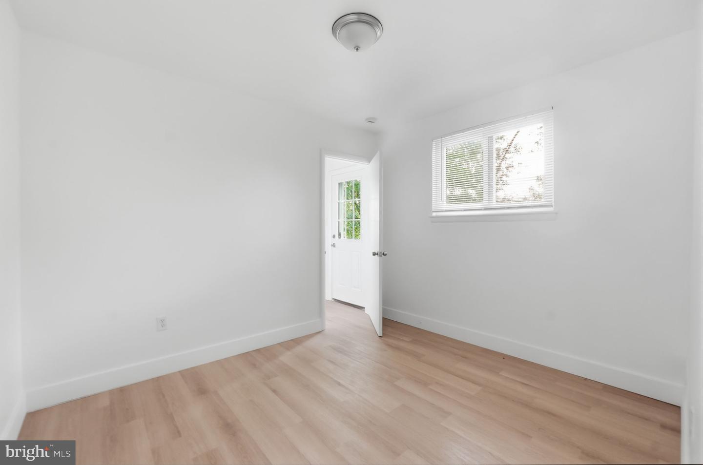 7005 Halleck St Property Photo 17