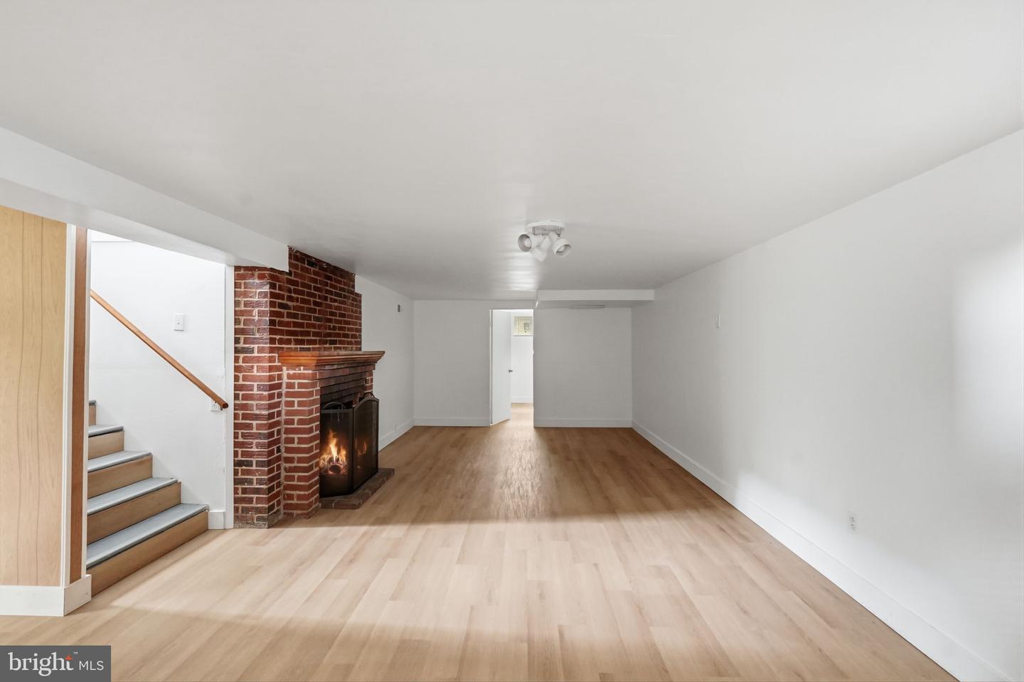 7005 Halleck St Property Photo 18