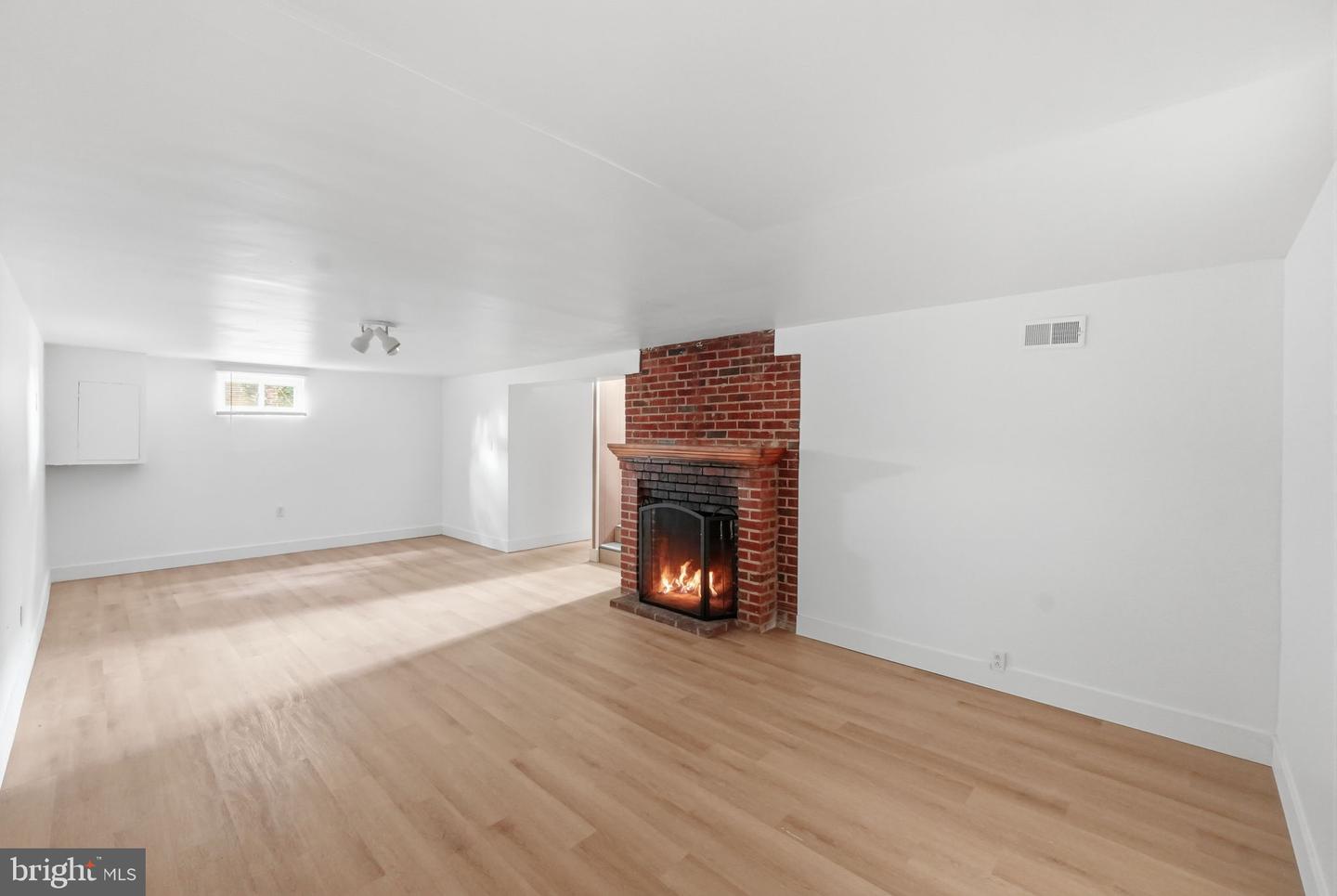 7005 Halleck St Property Photo 19