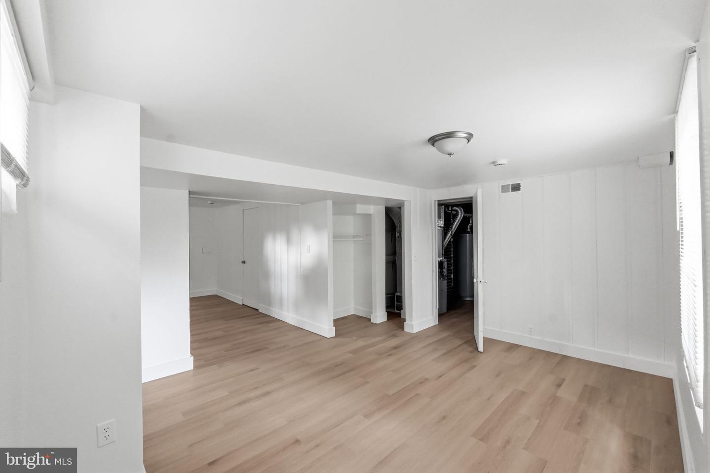 7005 Halleck St Property Photo 24