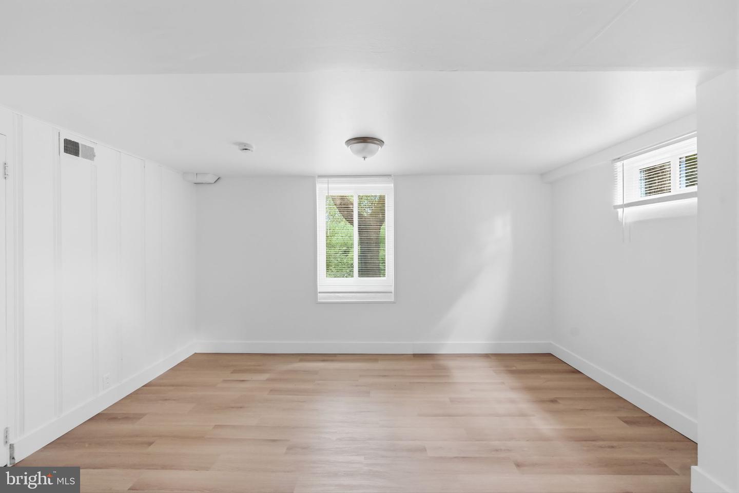 7005 Halleck St Property Photo 26