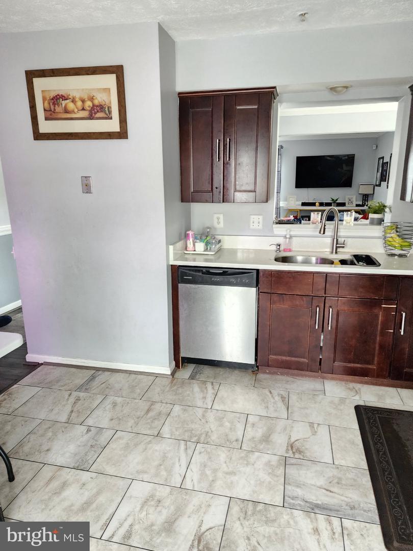 11218 Black Foot Ct Property Photo 7