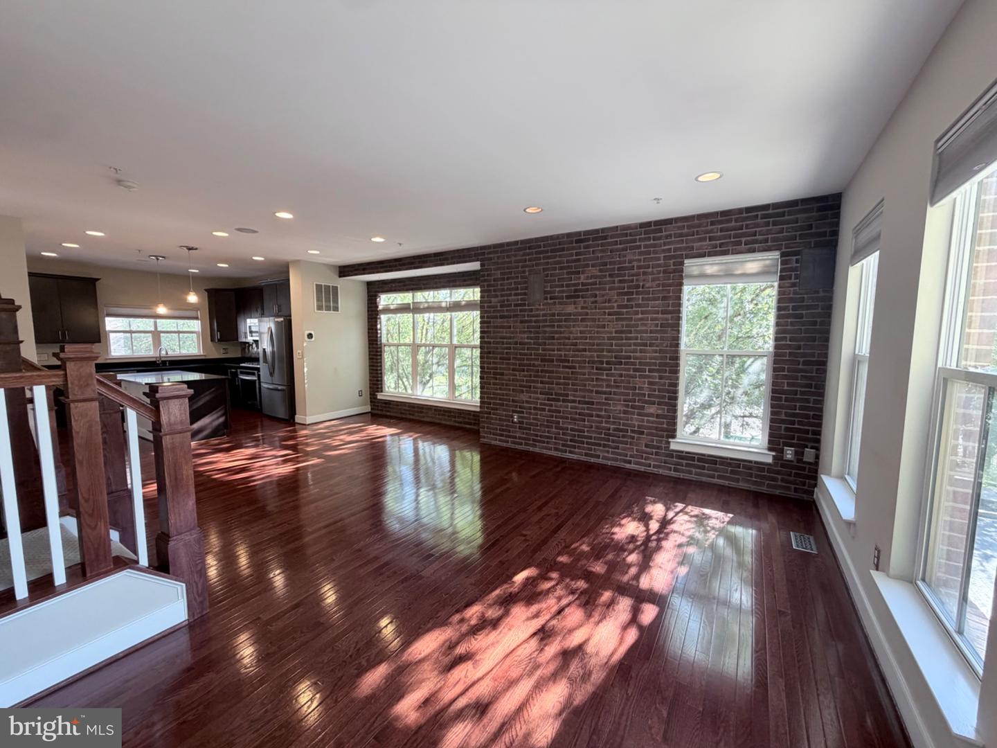 4560 Longfellow St Property Photo 2