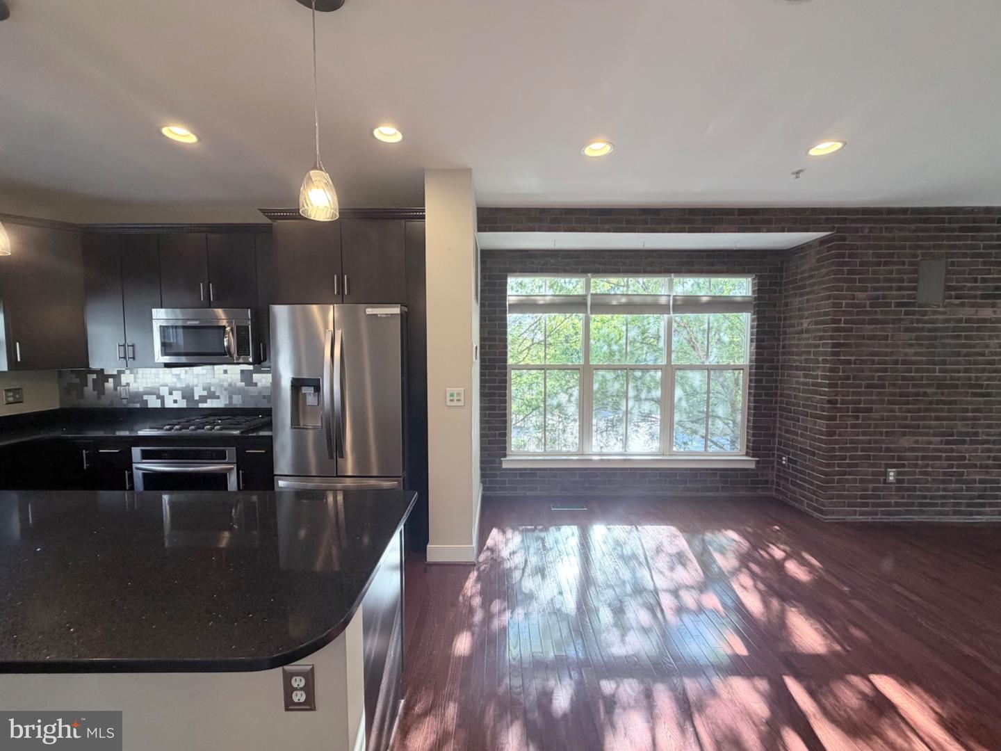 4560 Longfellow St Property Photo 8