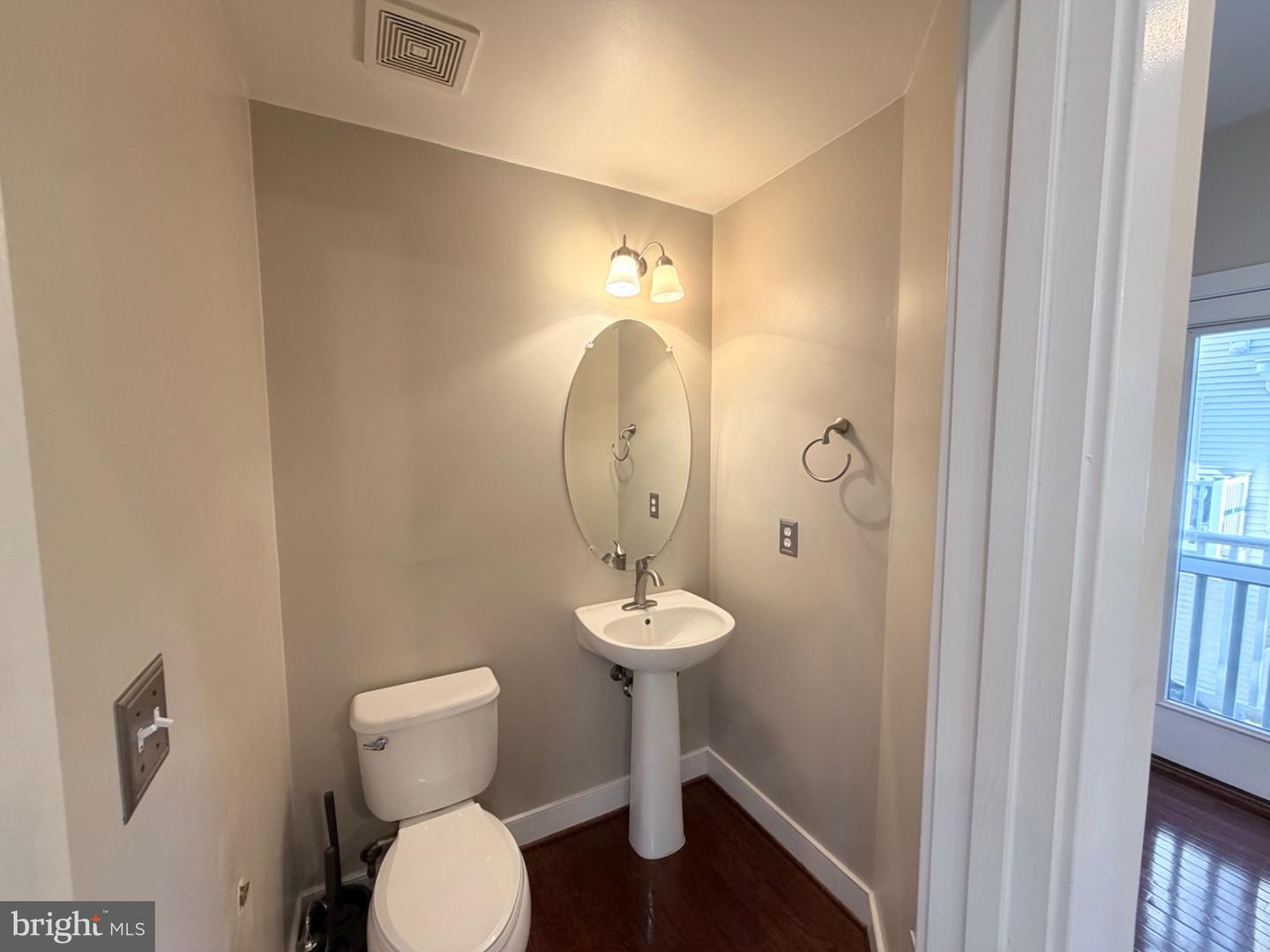 4560 Longfellow St Property Photo 13