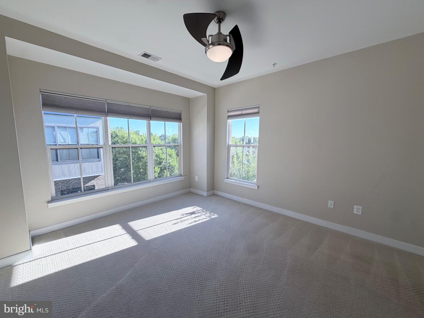 4560 Longfellow St Property Photo 14