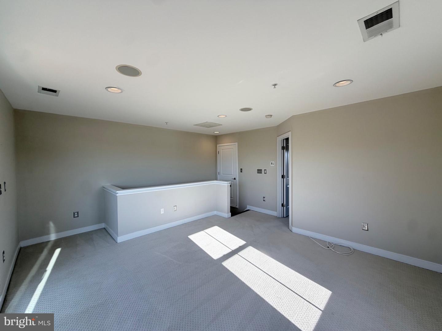 4560 Longfellow St Property Photo 23