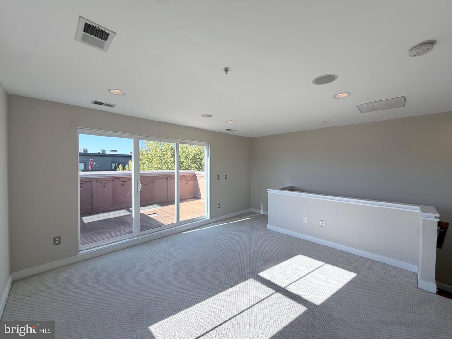 4560 Longfellow St Property Photo 24