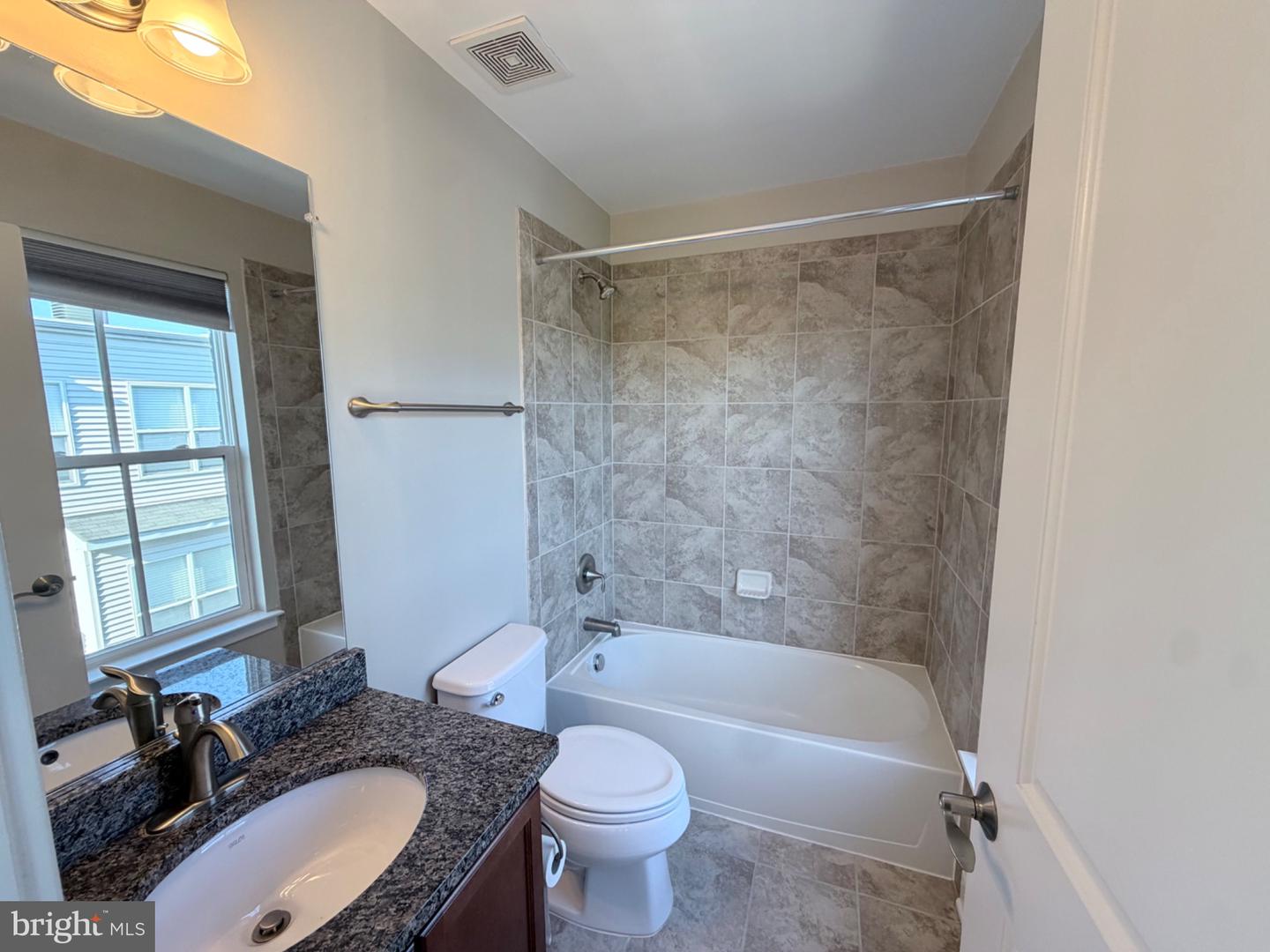 4560 Longfellow St Property Photo 28