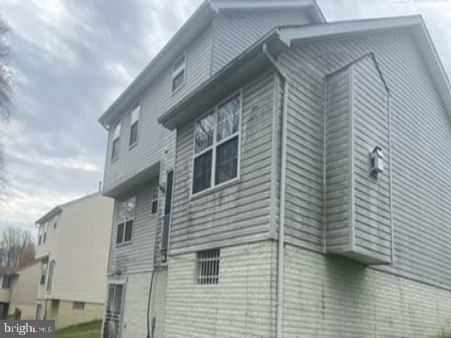 1702 Dennis Ct Property Photo 2