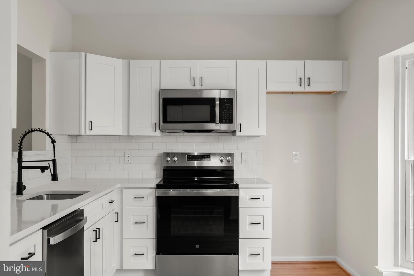 6916 Flag Harbor Dr Property Photo 10