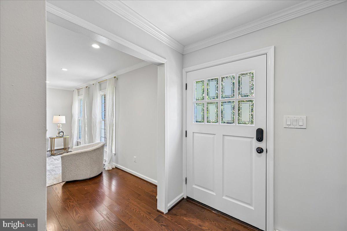 758 Gleneagles Dr Property Photo 4
