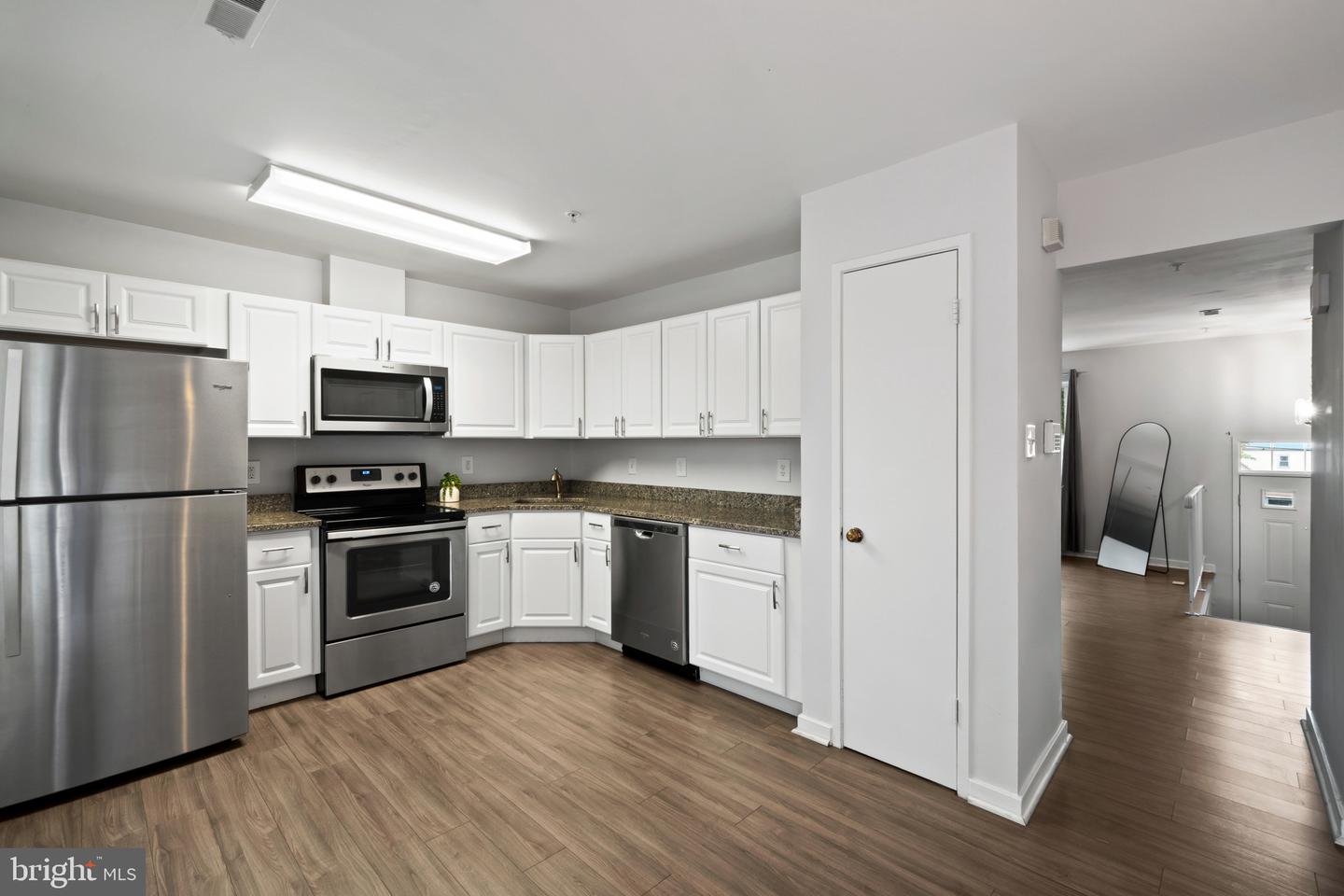 1020 West Ct #10 Property Photo 1