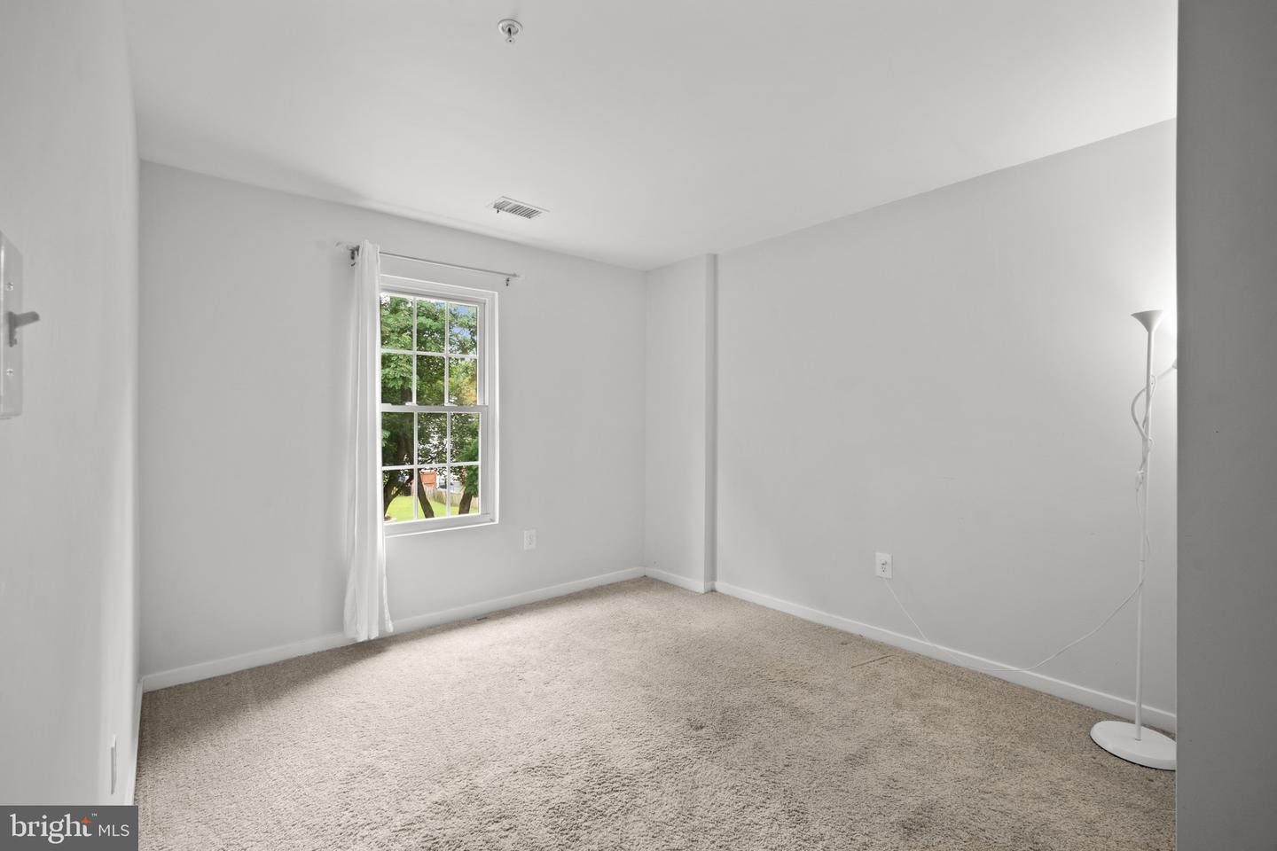 1020 West Ct #10 Property Photo 12