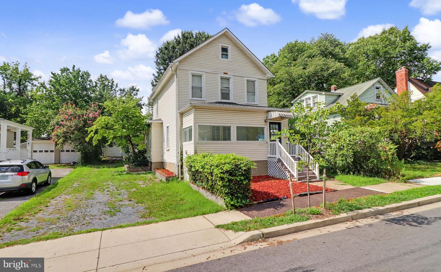3107 Upshur St Property Photo 2