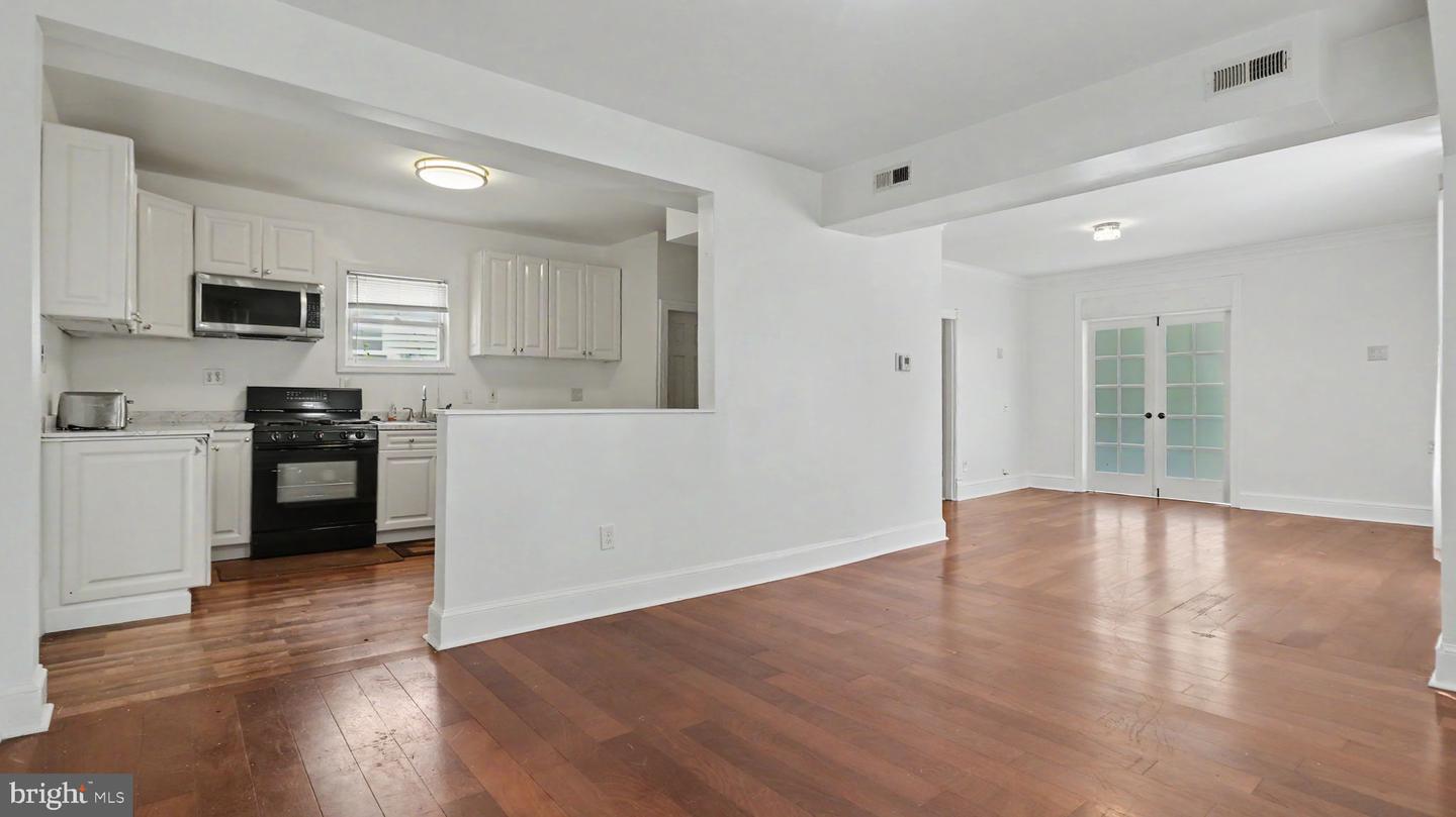 3107 Upshur St Property Photo 9