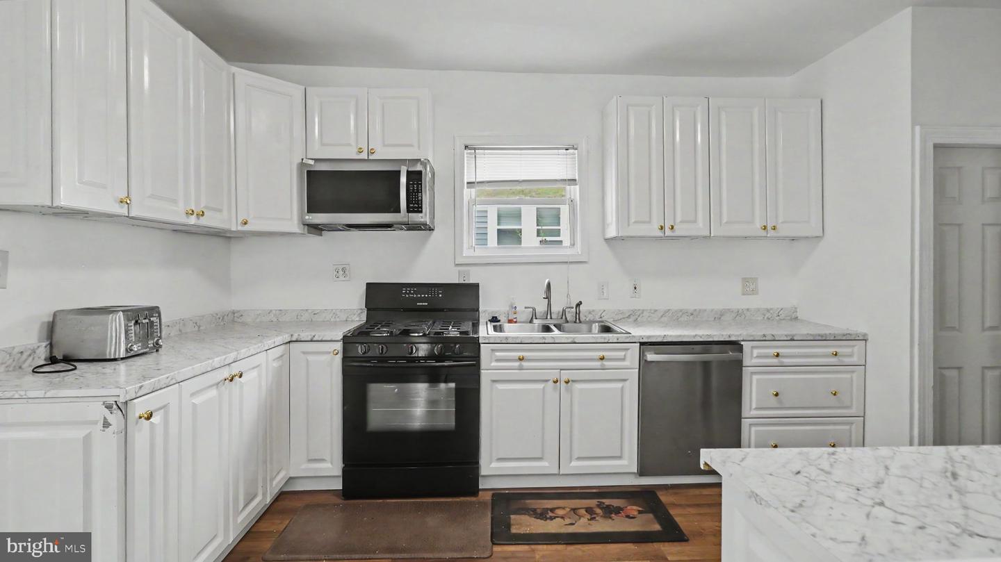 3107 Upshur St Property Photo 11