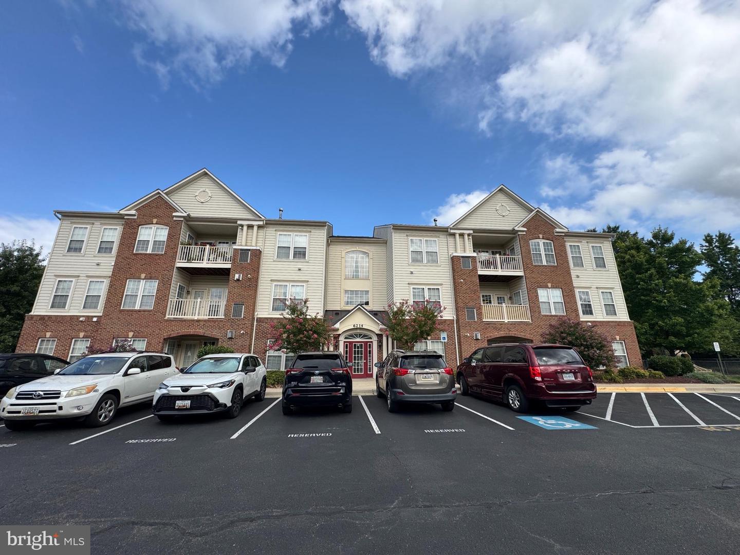6214 WESTCHESTER PARK DR #402L