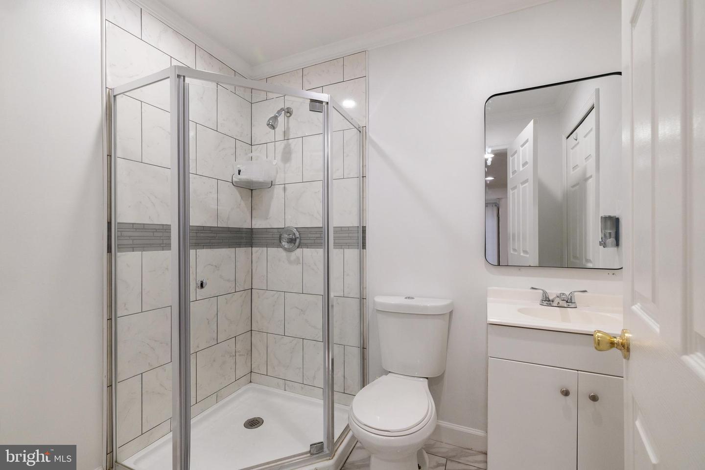 324 Harry S Truman Dr #233 Property Photo 4