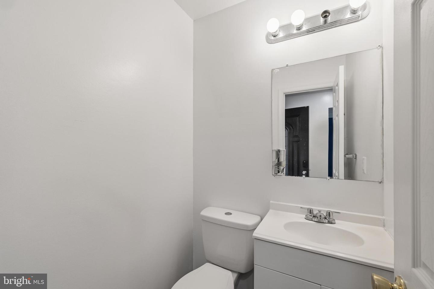 324 Harry S Truman Dr #233 Property Photo 9