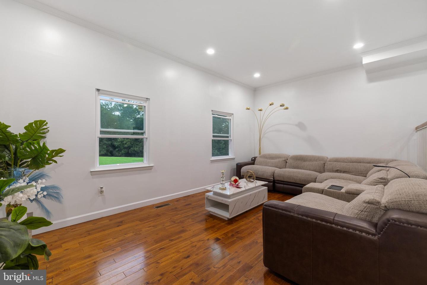 324 Harry S Truman Dr #233 Property Photo 14