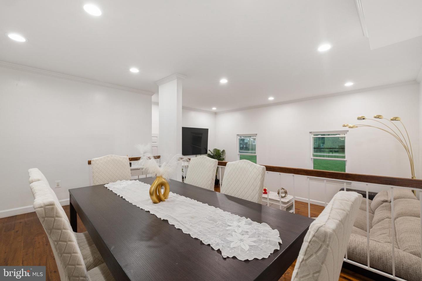 324 Harry S Truman Dr #233 Property Photo 18