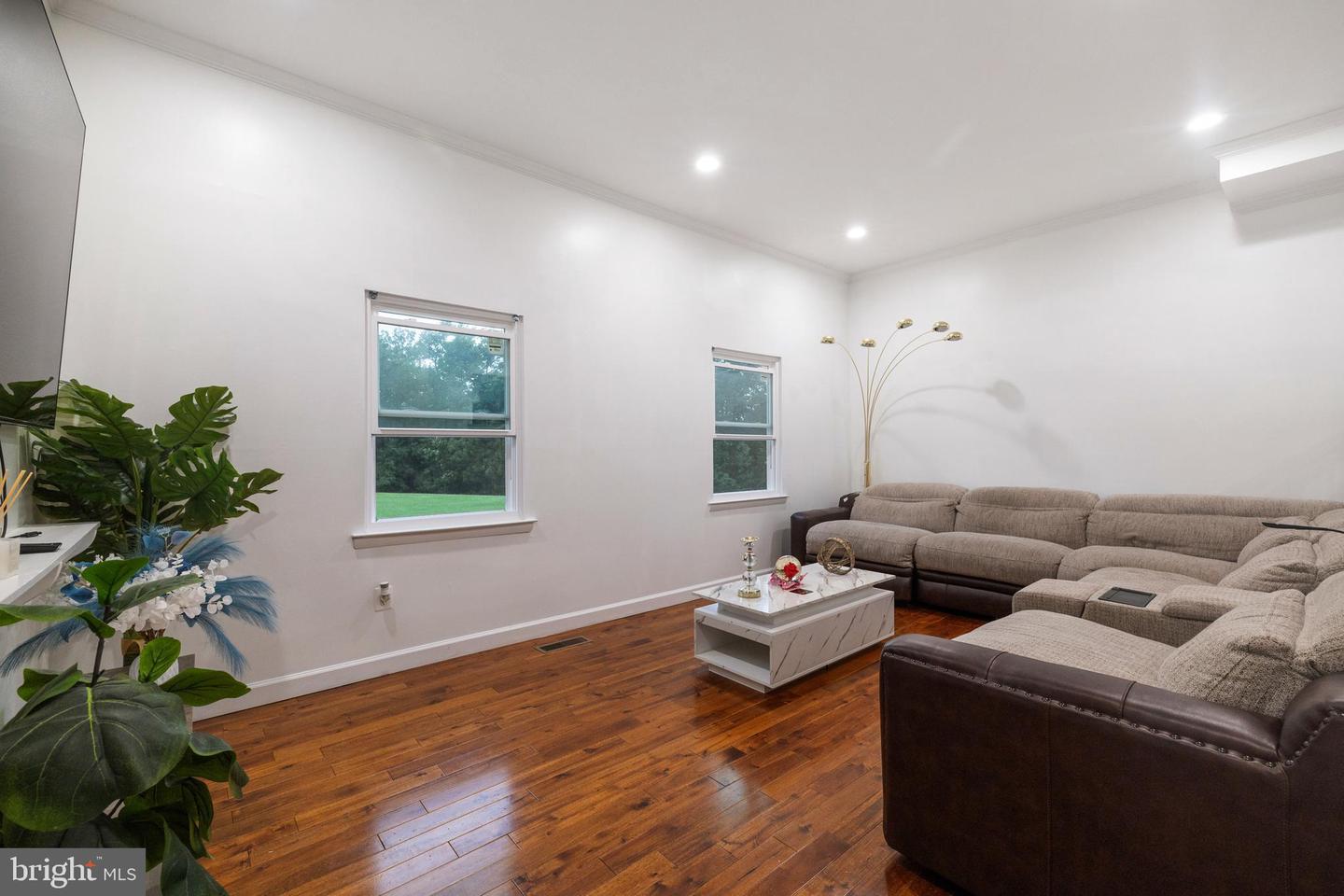 324 Harry S Truman Dr #233 Property Photo 26