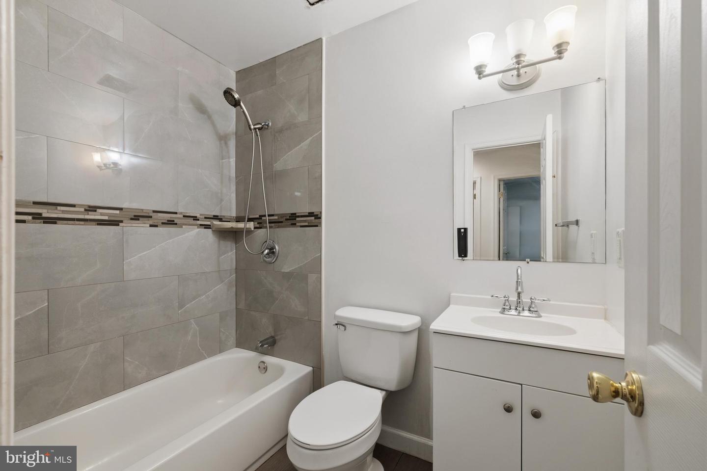324 Harry S Truman Dr #233 Property Photo 28