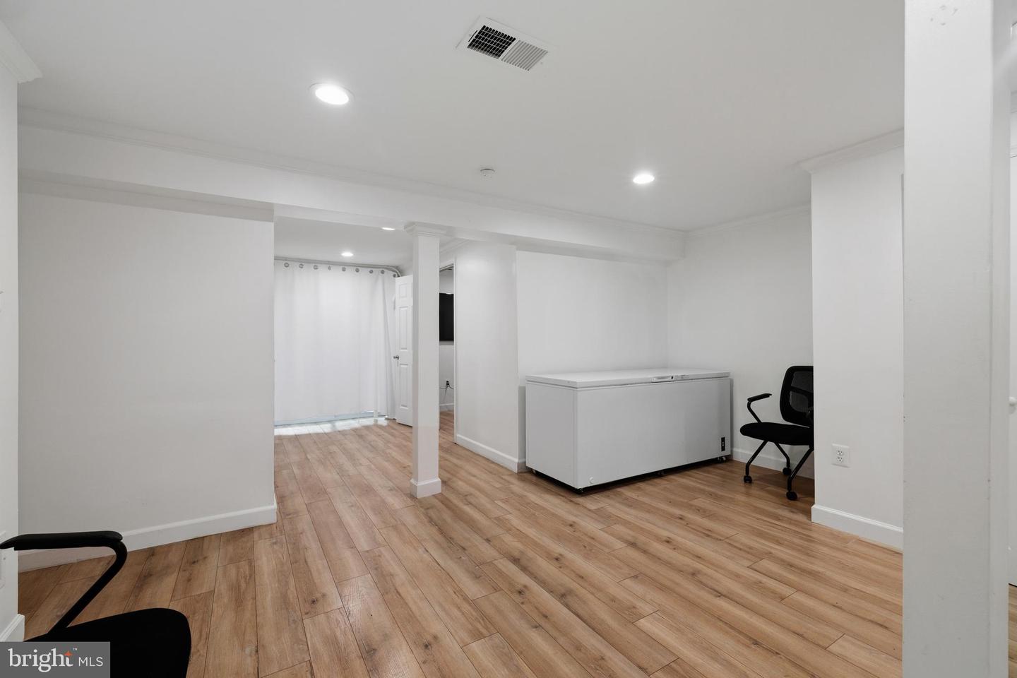 324 Harry S Truman Dr #233 Property Photo 38