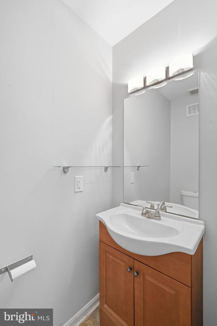 1922 Tall Timber Ct Property Photo 7