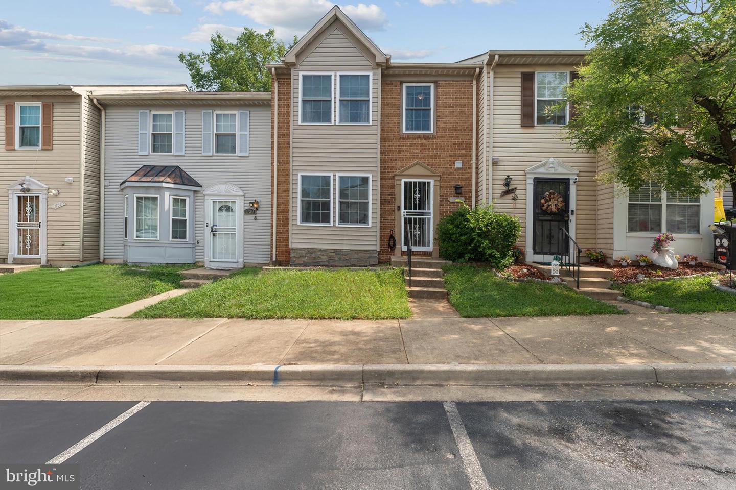 1727 Countrywood Ct Property Photo 1