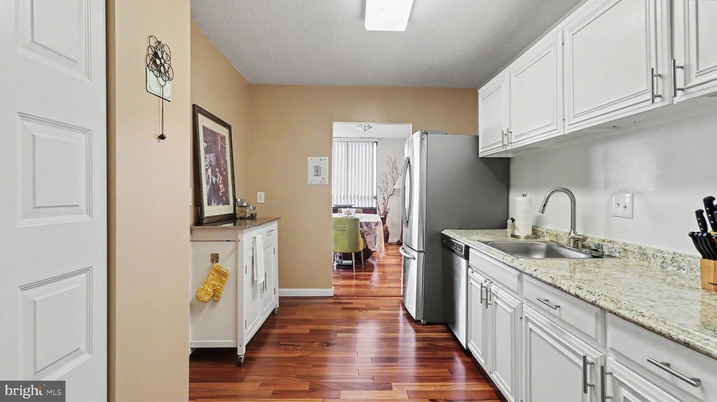 6100 Westchester Park Dr #1712 Property Photo 8